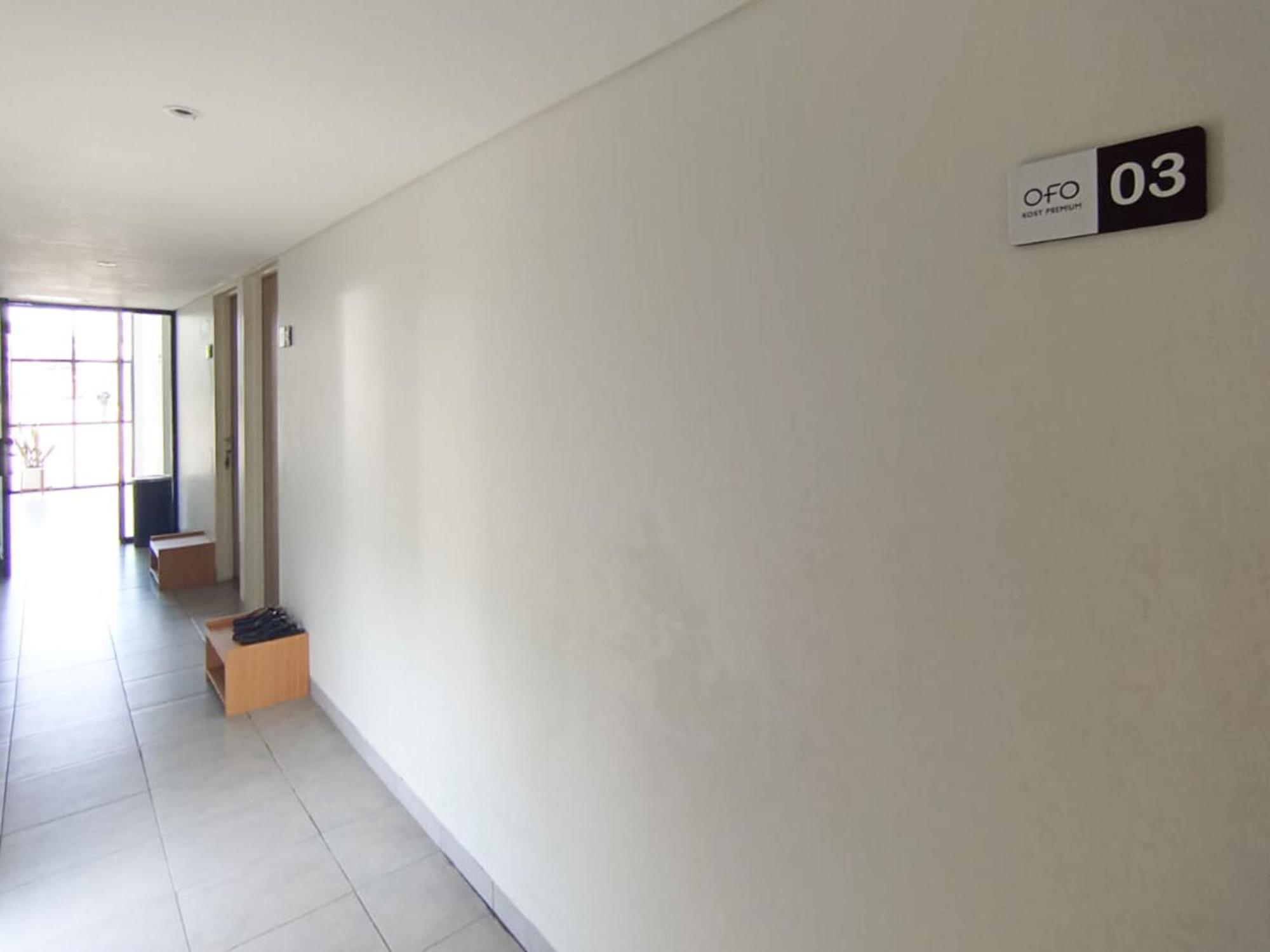Hotel Ofo Kost Premium Kampung Inggris Pare Syariah Mitra Reddoorz Extérieur photo
