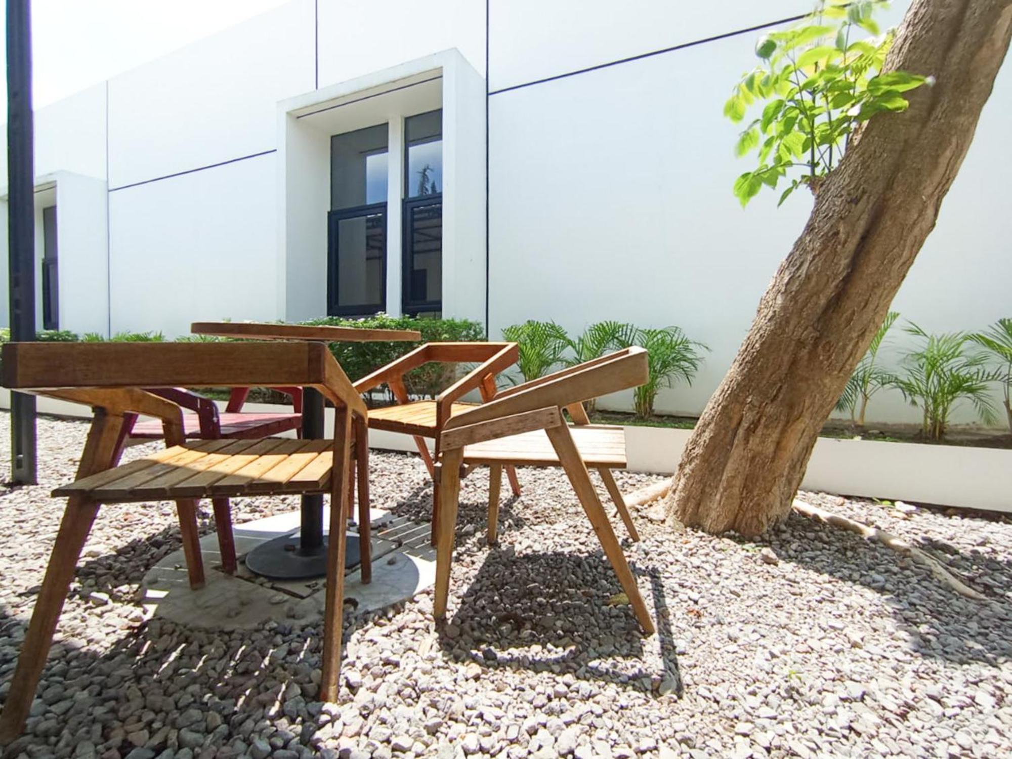 Hotel Ofo Kost Premium Kampung Inggris Pare Syariah Mitra Reddoorz Extérieur photo