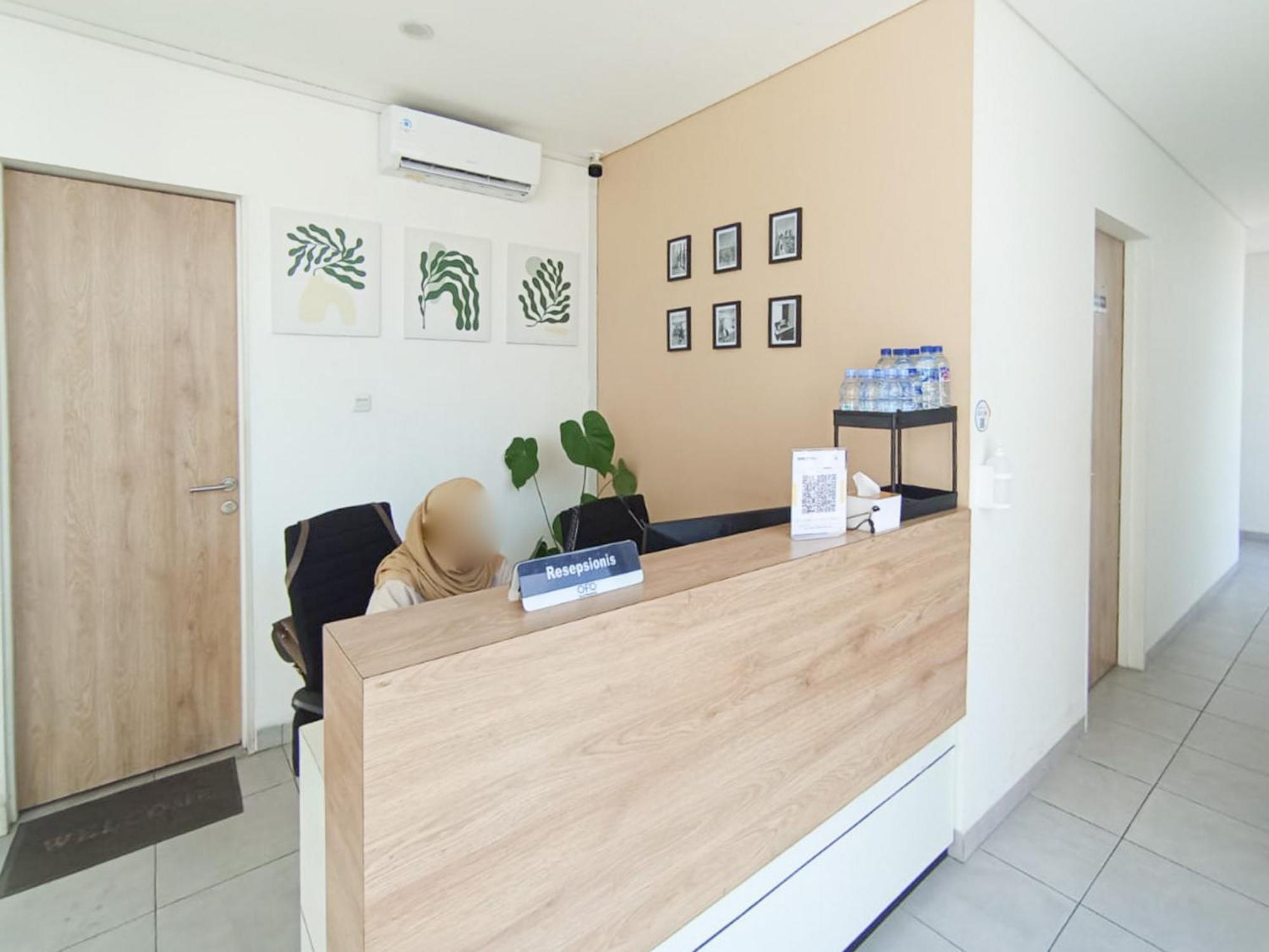 Hotel Ofo Kost Premium Kampung Inggris Pare Syariah Mitra Reddoorz Extérieur photo