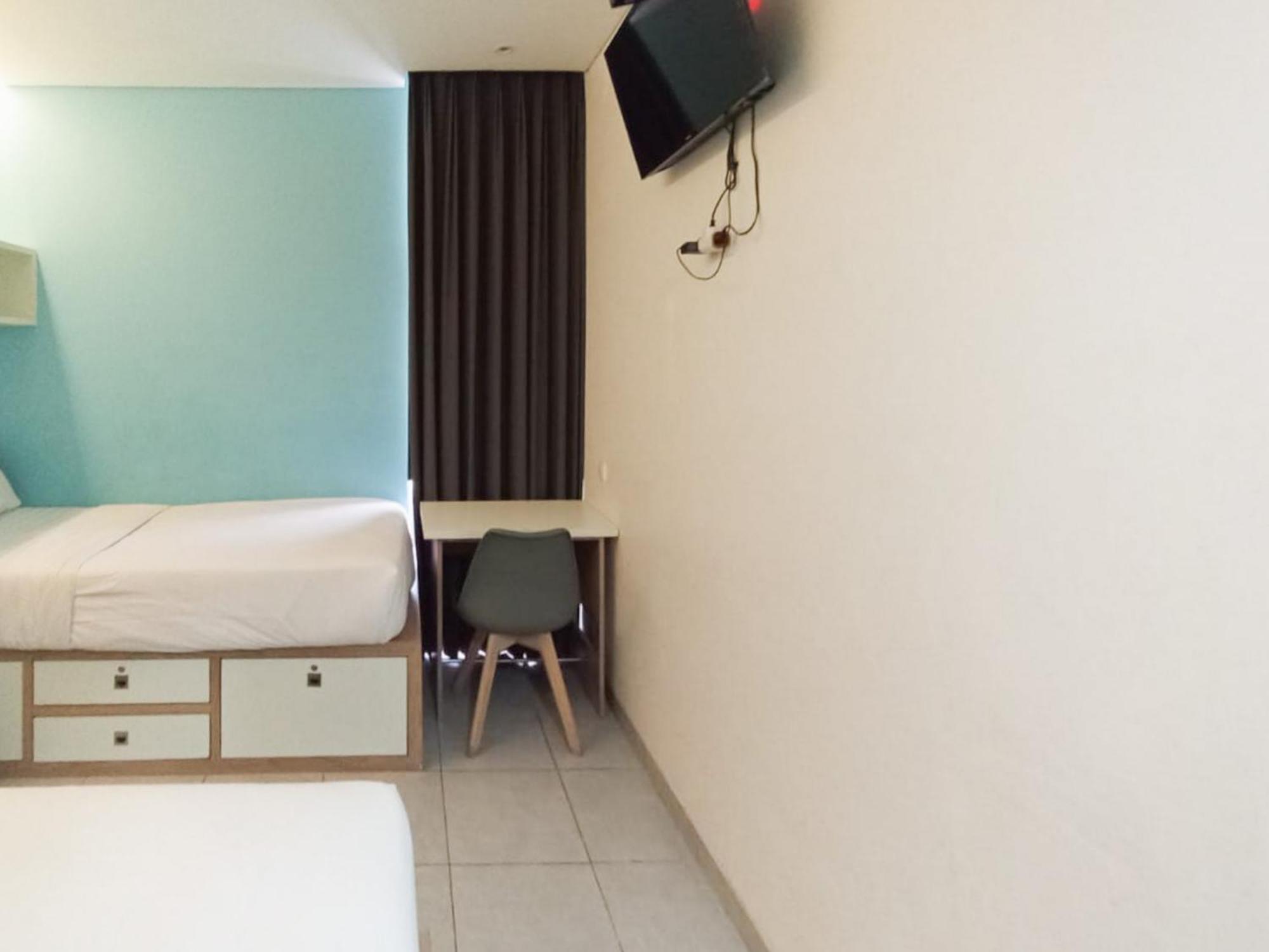 Hotel Ofo Kost Premium Kampung Inggris Pare Syariah Mitra Reddoorz Extérieur photo