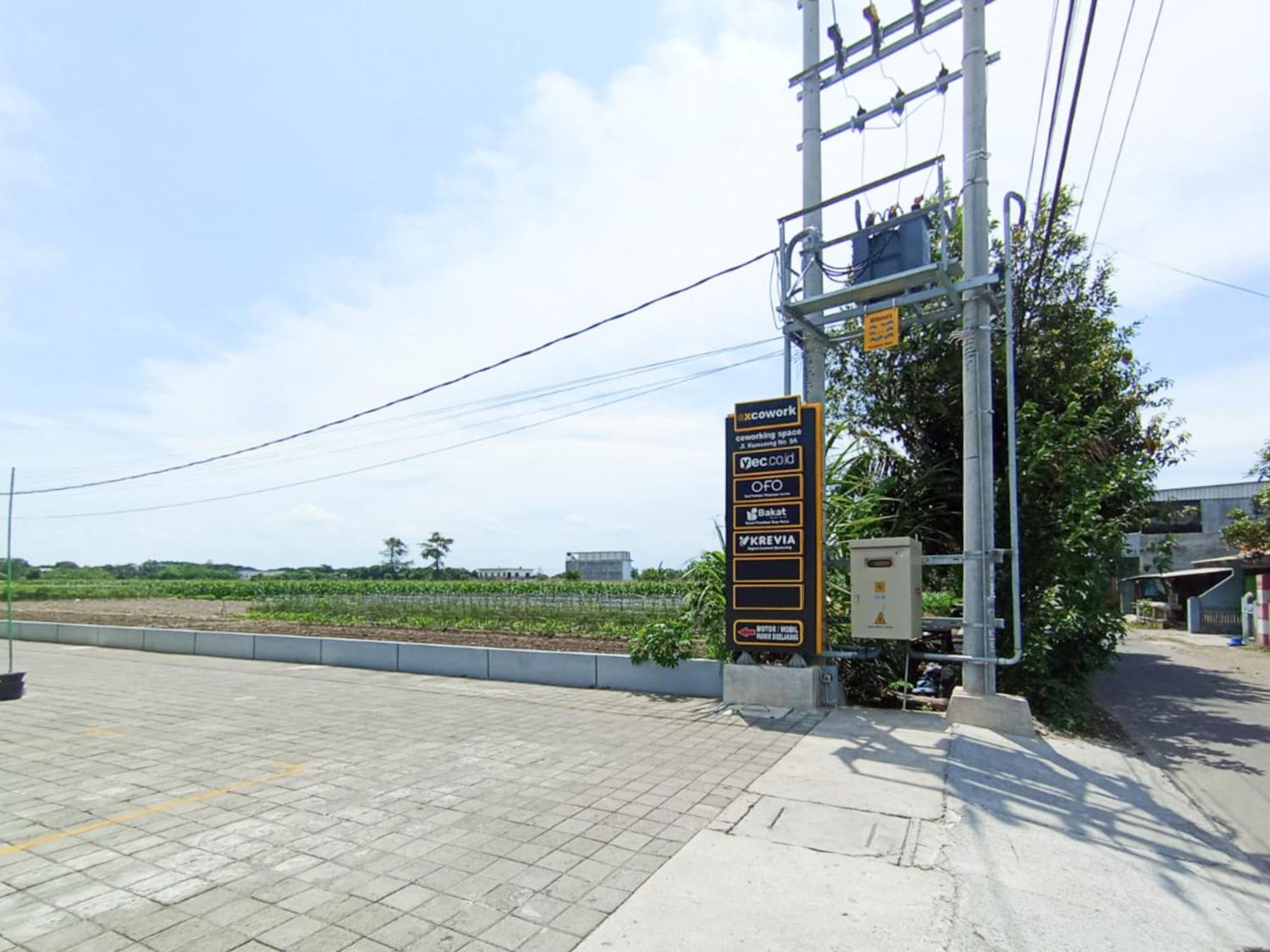 Hotel Ofo Kost Premium Kampung Inggris Pare Syariah Mitra Reddoorz Extérieur photo