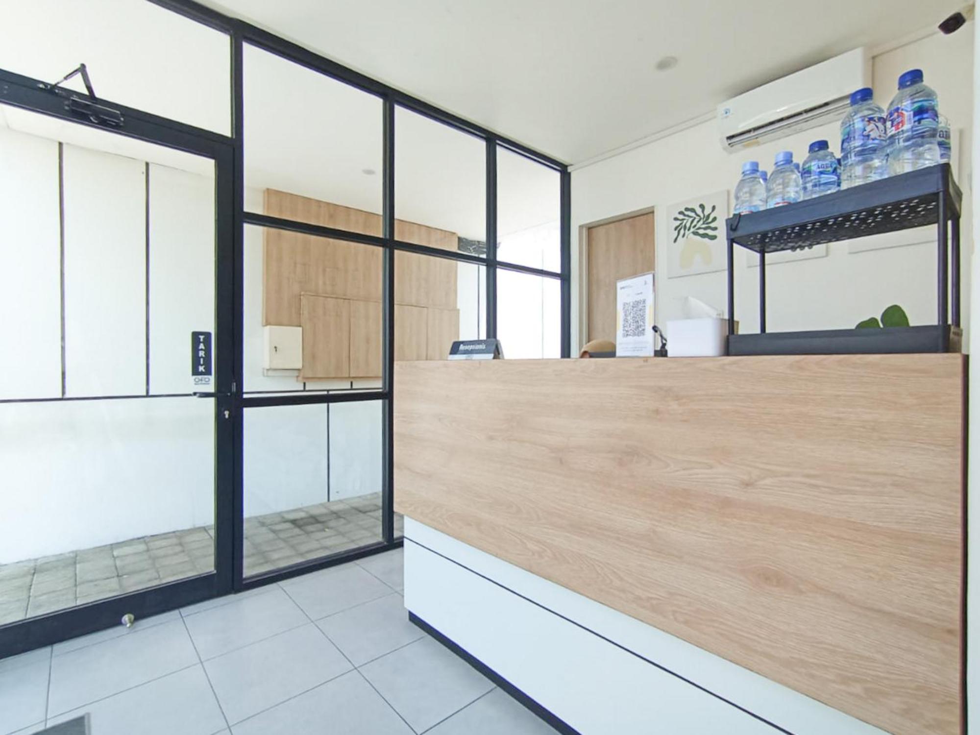Hotel Ofo Kost Premium Kampung Inggris Pare Syariah Mitra Reddoorz Extérieur photo
