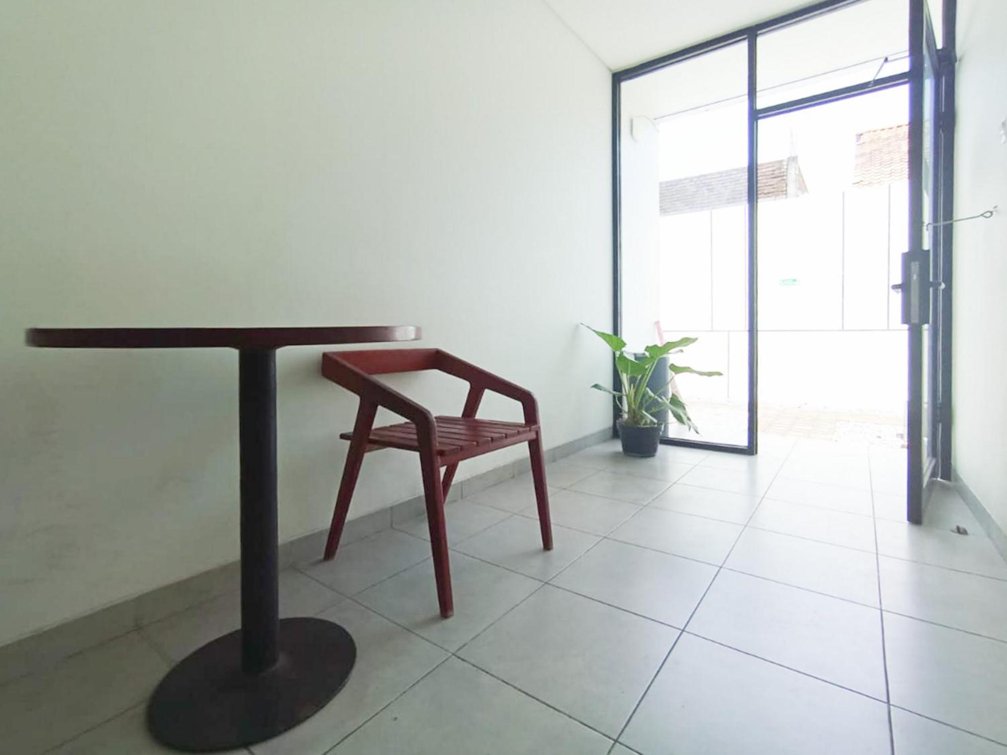Hotel Ofo Kost Premium Kampung Inggris Pare Syariah Mitra Reddoorz Extérieur photo